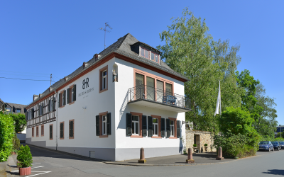 Rheingau Frankfurt, estate, Ress Wine EN Wine & - Wiesbaden winery Bar Balthasar